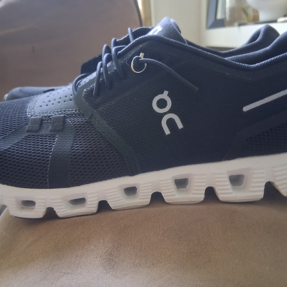 On Cloud Running Womens's Black Sneakers - Picture 3 of 8